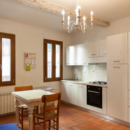 Graceful Apartment In The Heart Of Florence Luaran gambar