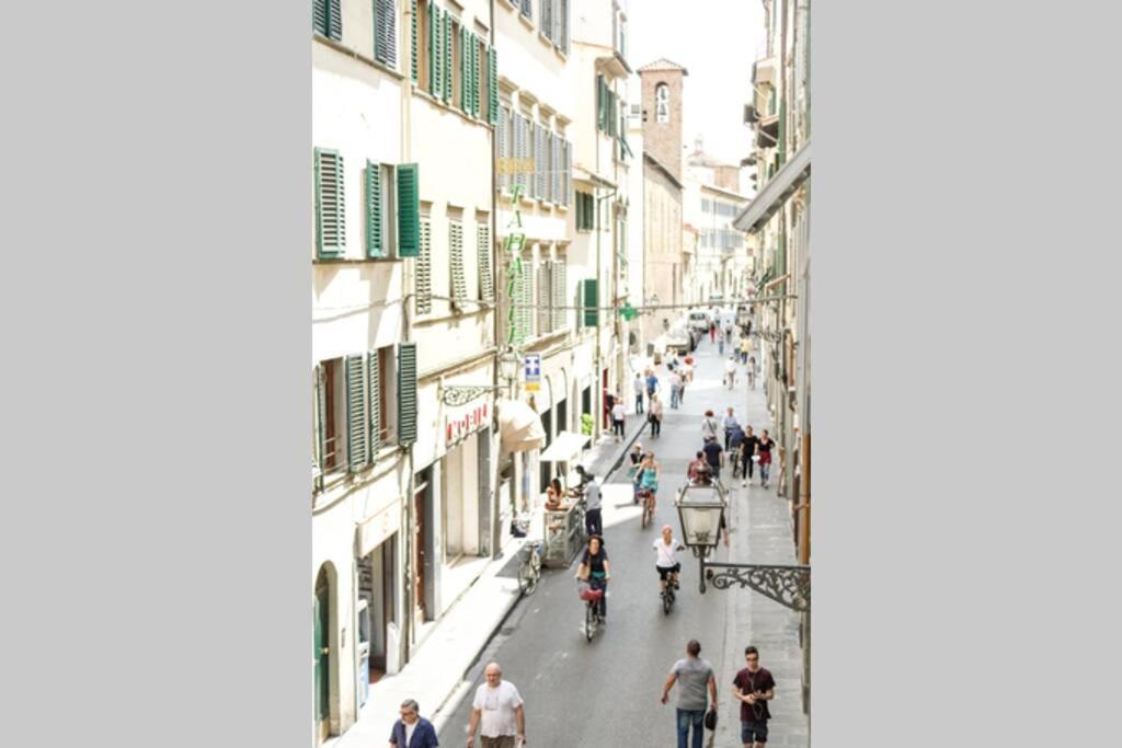 Graceful Apartment In The Heart Of Florence Luaran gambar